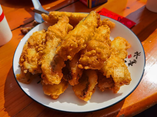 賓客們|參加農(nóng)村二舅60歲壽宴,隨了500元祝壽,18道菜剩大半:不敢恭維