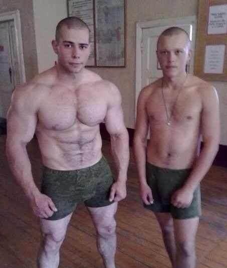 双胞胎兄弟|俄罗斯双胞胎兄弟一个练健美一个只健身，3年后差别巨大