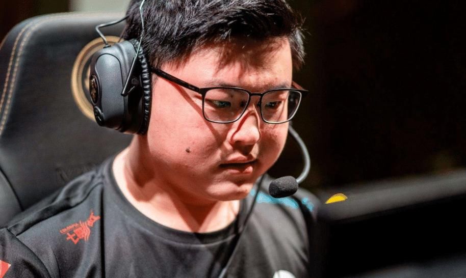 惊呆|LPL转会期来袭，3000万打野XLB转会？Uzi这一举动惊呆粉丝！