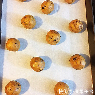 别怪我没提醒你,这道榛果巧克力熔岩软饼一吃就上瘾