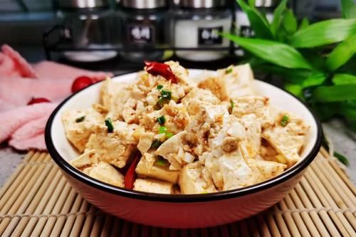 豆腐|夏季吃凉粉不如吃它，买来一掰一焯，无油低脂，简单省时又好吃