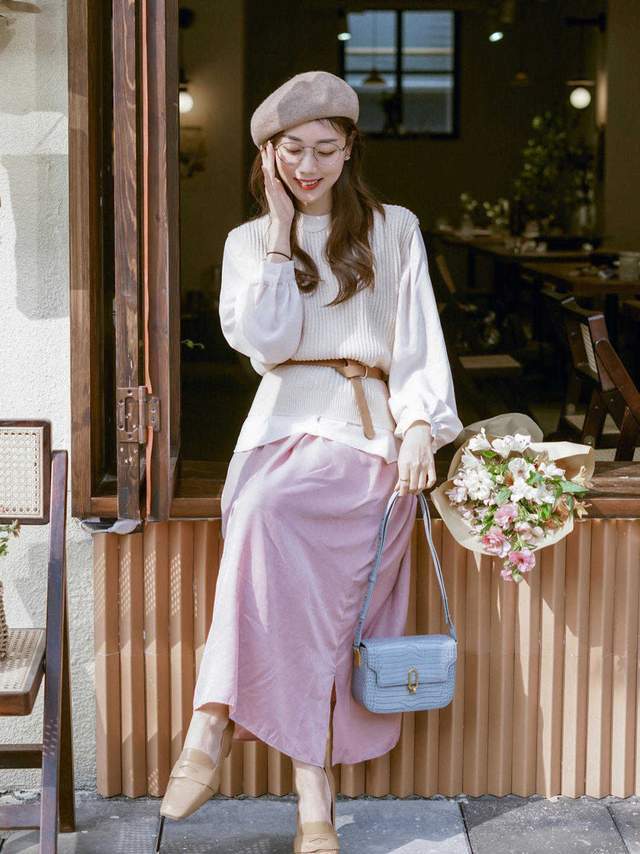 皮肤|皮肤暗黄的女生如何选衣服颜色?可以尝试这几款,让你显白还好看