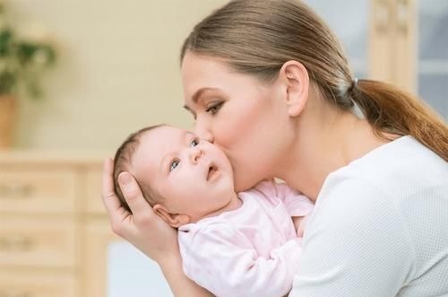 家庭|为何说“宁可穷三年,也要自己带娃”的宝妈会被打脸?