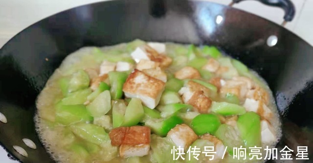 切块|豆腐和它是绝配,切块一煎再一炖,软嫩鲜美好消化,天天吃都不腻!