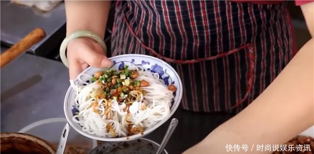 食客|夫妻街头卖“热销”早餐,15元一份有肉有蛋,食客不吃馋得慌!