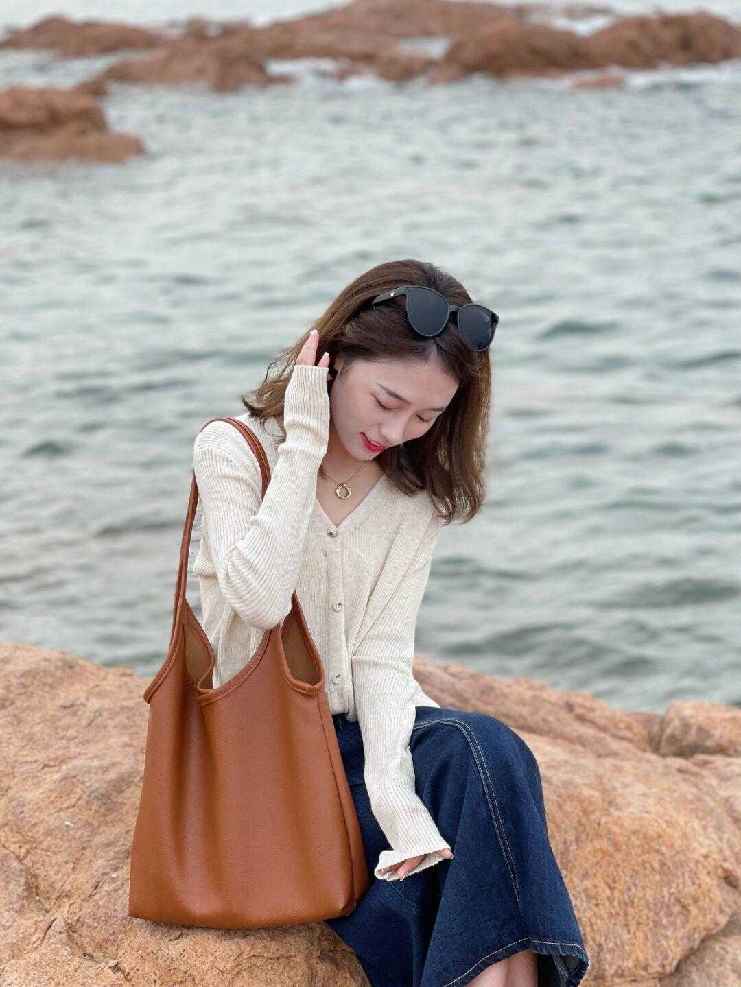 连衣裙|气质女人从不乱穿衣，波点连衣裙搭配西装知性干练，优雅温柔