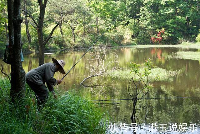蚯蚓钓鱼早落伍了！63岁钓鱼人教你大蒜钓鱼法，把整个鱼塘钓空