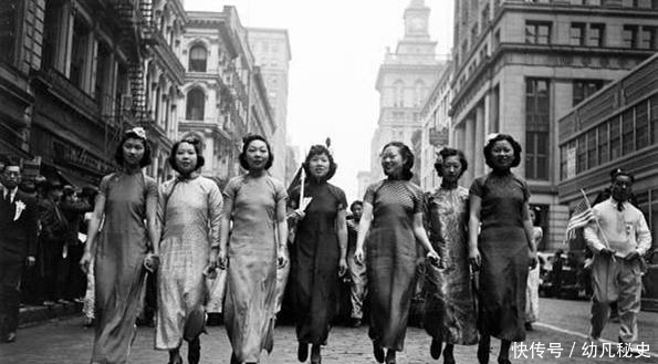 民国时期|罕见民国老照片:民间艺人街头耍猴拳,最后一张是民国时期消防员