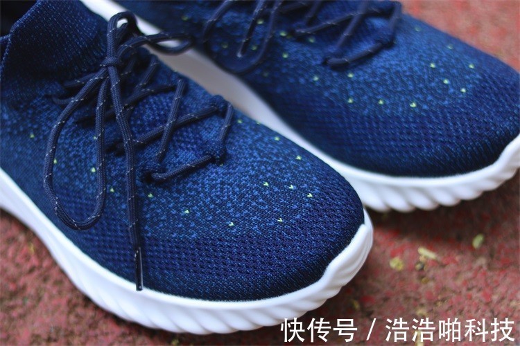 运动版 穿袜套鞋是怎么一种体验呢?网友:这个值得试一试