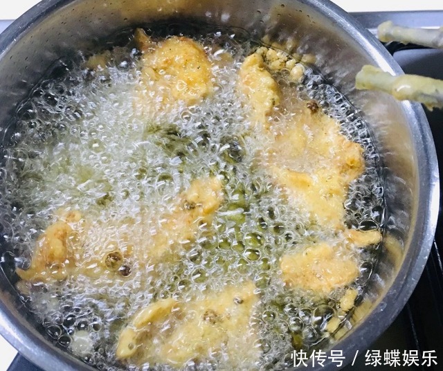 今日菜谱大叔教你小酥肉,香气扑鼻,酥脆可口,家人爱吃!