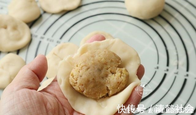 不用烤箱，一次开酥，教你在家做纯手工板栗酥饼，太香了