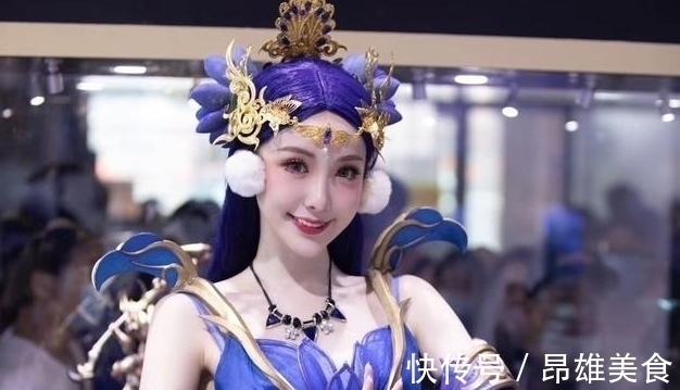 巨人|男子漫展不穿衣,声称在cos《进击的巨人》,coser都是这样的吗?