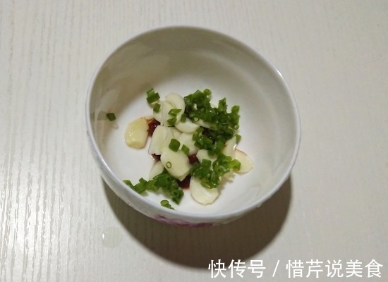 我做了一盘蒸菜,有菜有肉,老公都吃嗨了,三天两头准做一盘
