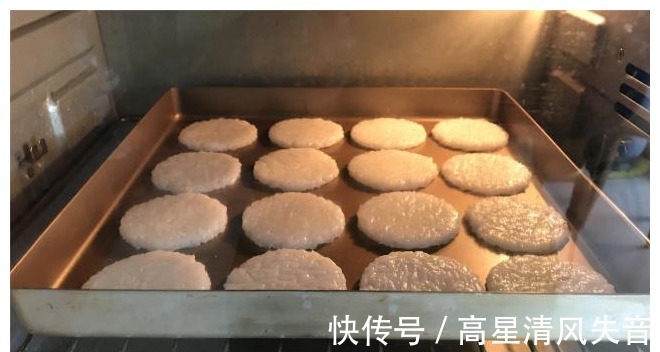 微波炉|剩米饭新吃法,做成经典小零食,香脆可口,好吃到停不下来!
