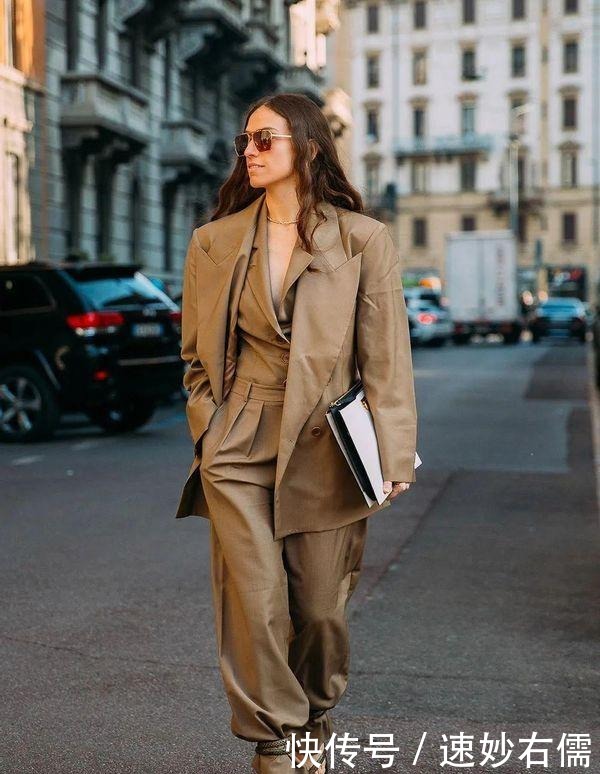 女人过了40岁，少穿“花”衣服，多穿这三个高级色，洋气显白