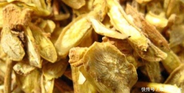 2种草药不少见,能够帮助养肝、排肝毒,平时喝水放点