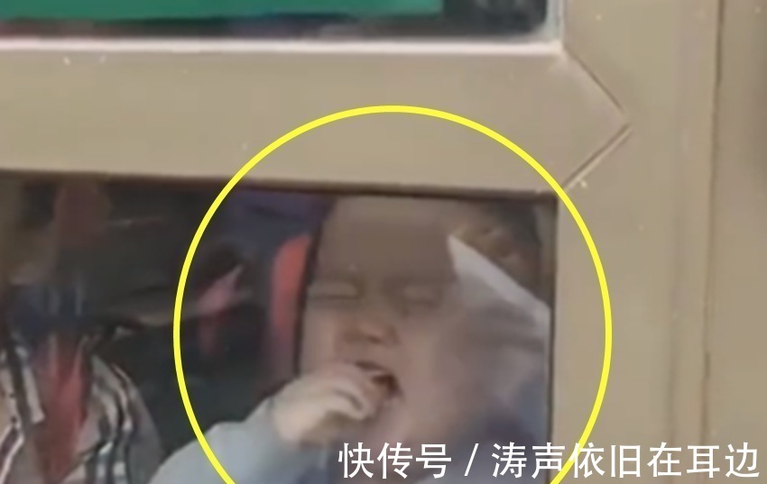 妈妈|千万不能让妈妈知道我在幼儿园过得很开心,网友:奥斯卡影帝小伙