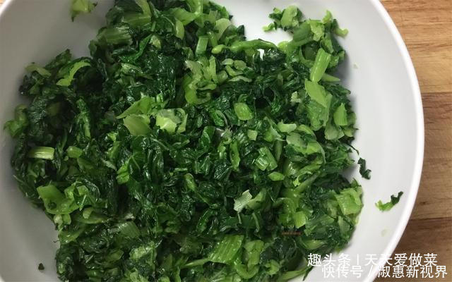 好吃|玉米面菜团子简单好吃的秘诀,不和面、不揉面,皮薄馅大真香!