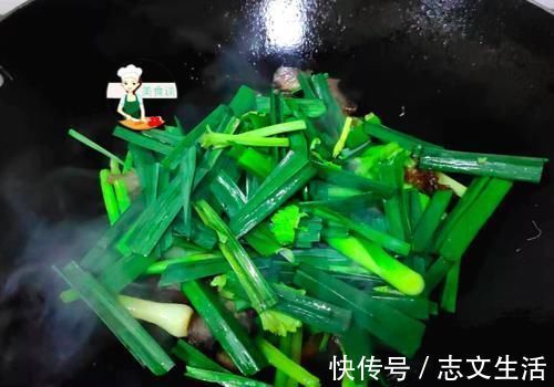 蒜苗|年夜饭必吃的小炒菜，炒一炒5分钟就上桌，鲜香开胃，下酒又下饭