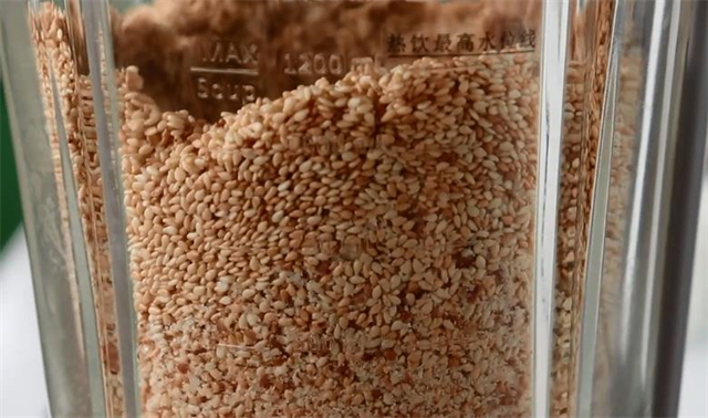 芝麻酱不用出去买,手把手教你在家做,酱香十足,做法超简单