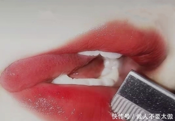 口红|“原相机+嘴巴”来袭!咬链子可以,唇刷可以,看到刀片:厉害了