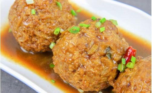 摔打肉馅|厨师长分享狮子头的做法,不变形又能熟透的技巧