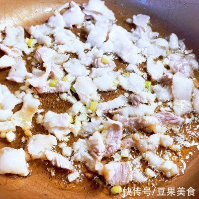 菜椒炒肉|营养美味两手抓，色彩斑斓五彩椒炒肉是你的不二之选