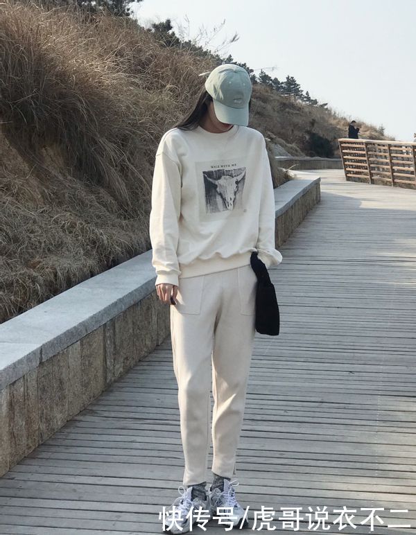 早春别穿太“花哨”，清新简约的穿搭更好驾驭，轻松提升时尚感