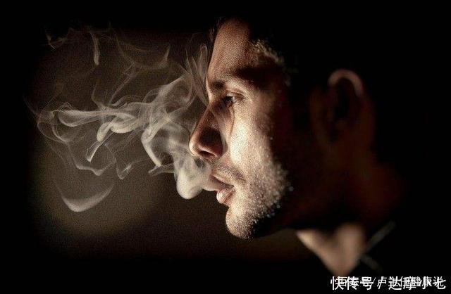 张大叔|54岁大叔,突发脑梗,不幸离世,医生叹息:饭后1事,做得太多了