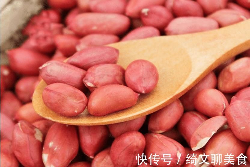 买花生时，挑红皮的还是白皮的？商贩说漏了嘴，以后别再乱买了