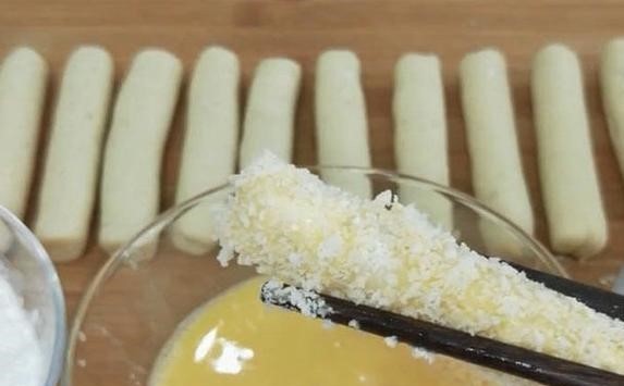 南瓜新做法，不用蒸，不用煮，简单易做，口口香酥，在外面吃不到