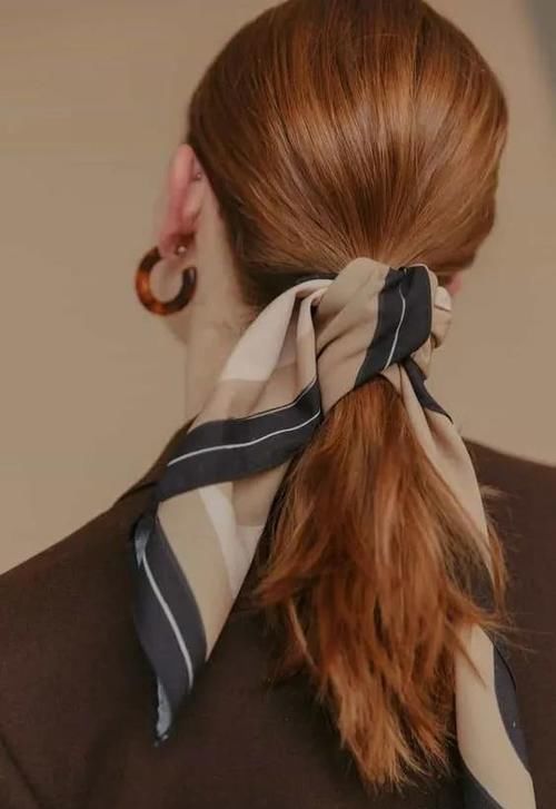 “奶奶辈”发饰火了！鲨鱼夹、丝巾等绝对是现在最洋气的发饰！