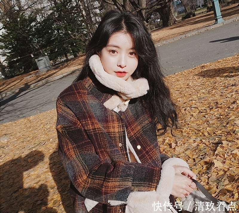 建议大家!穿羊羔毛不要配阔腿裤,土!今冬流行这么穿,超减龄