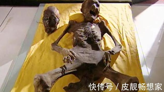 古代女子#清代女子因难产昏厥，误认已死入棺下葬，200年后墓中景象凄惨