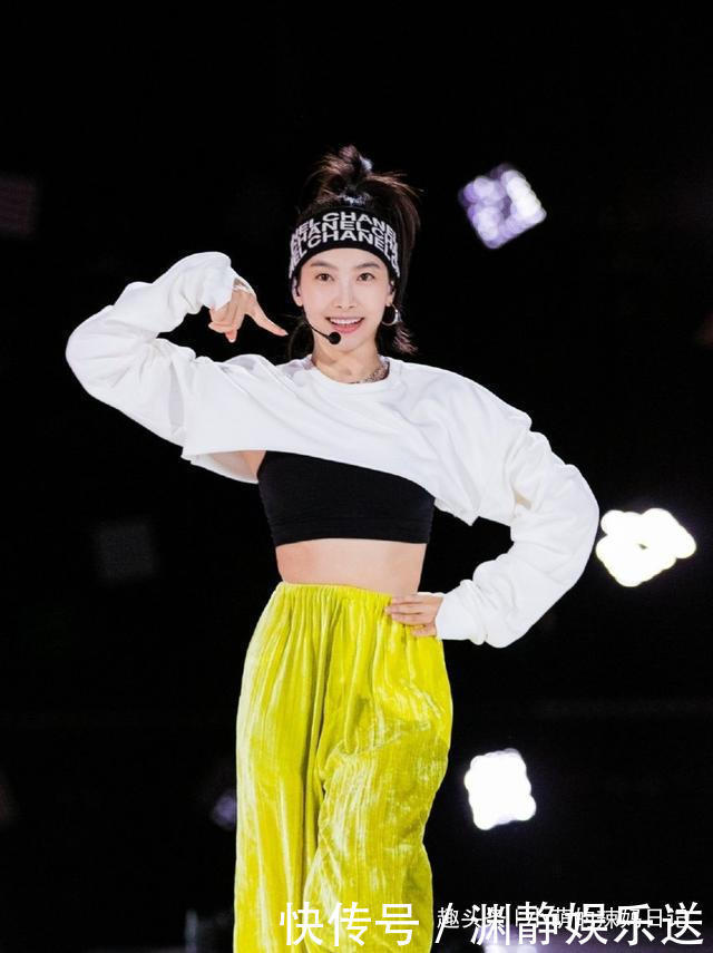 女人不管奔几，尽量少戴这5种“饰品”，显廉价没气质还很掉价