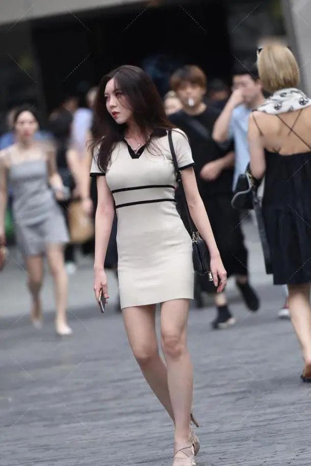 直观|小姐姐一条修身的连衣短裙,身材曲线因此得到了更直观的展现