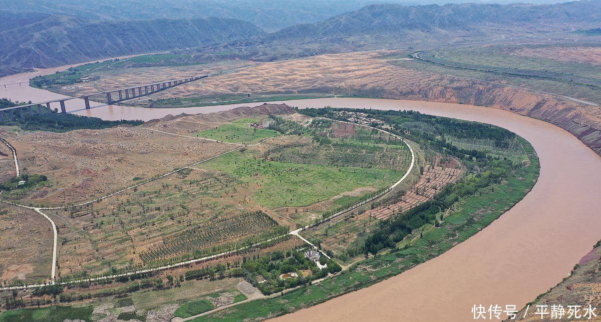 中国最奇怪的平原,一圈都是沙漠戈壁,独独这里被称为塞上江南