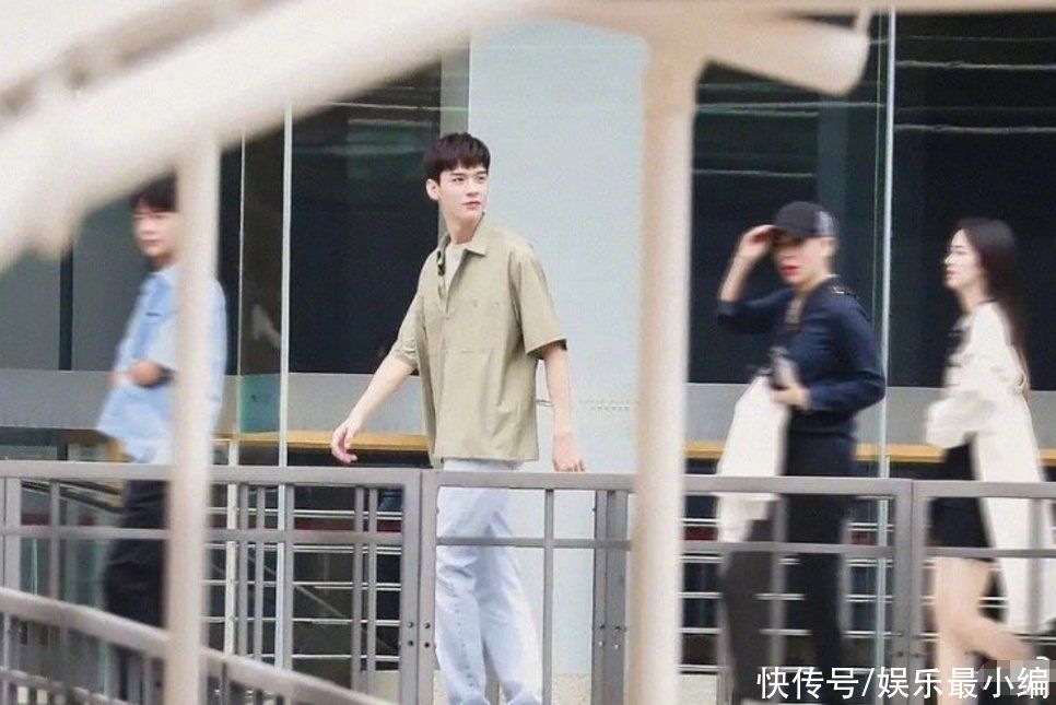 合照|《中餐厅5》杀青合照释出，嘉宾要靠放大镜来找，龚俊不见人影