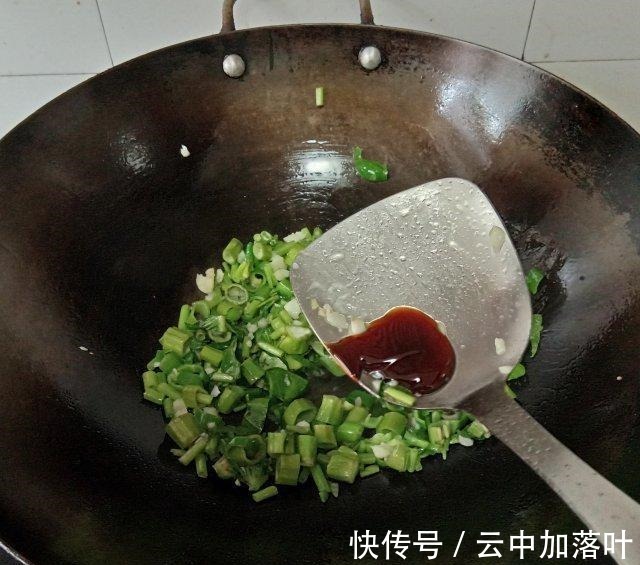 青椒|青椒碎炒空心菜,简单快手,美味下饭菜!