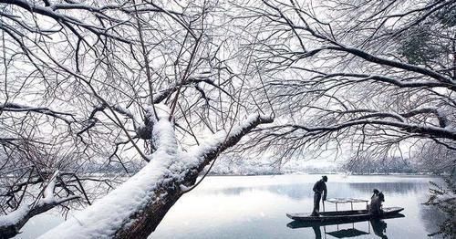 翠眉颦|苏轼特别潇洒一首词,心态豁达,结尾两句道尽千年哲思,人人传颂