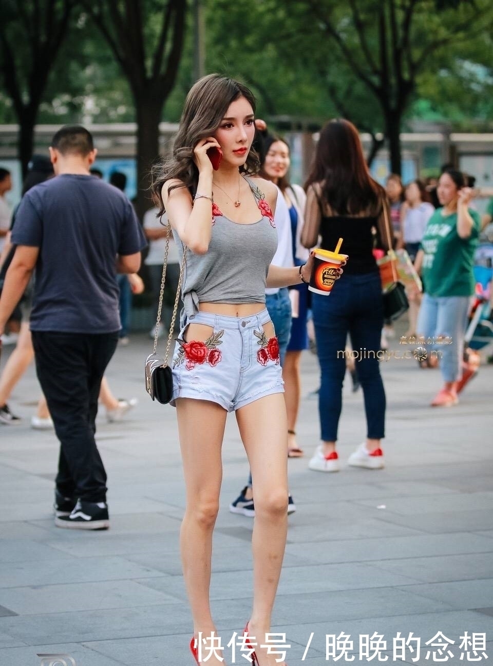 垂涎三尺|美女时尚: 性感美女街拍, 魅力十足, 令人垂涎三尺!