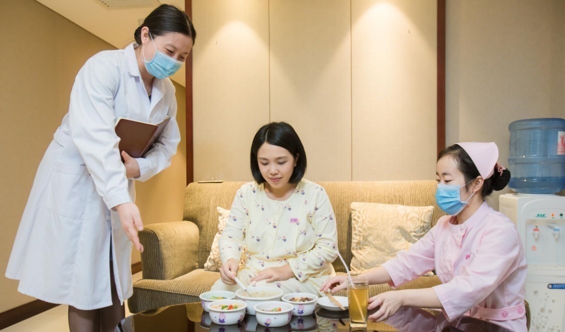 月子期|“新型坐月子”方式成流行趋势,避免了婆媳矛盾,产后恢复更舒心