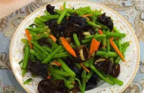 失眠最怕这个菜2块钱一斤，隔三岔五吃1次，一觉睡到大天亮