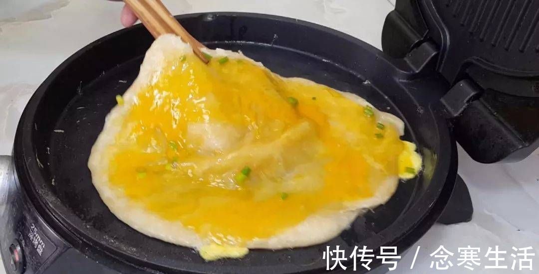 吃早餐蛋糕的新方法,淋上蛋液,比手抓蛋糕简单,比鸡蛋灌饼好