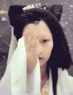 |搞笑GIF:在地下停车场还敢开这么快?真的是不怕!