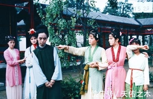 职场|红楼里的吃喝:八个丫鬟的红楼夜宴,道尽八个女孩的职场人生