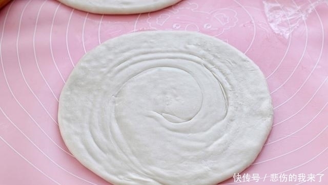 家常烙饼做法,外酥内软又筋道,比油条健康,学会可以出门摆摊了