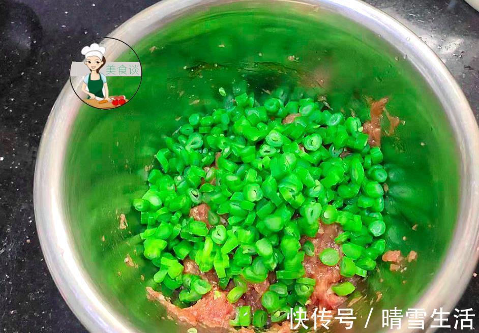 鲜香|夏天韭菜芹菜靠边站，此菜2块一斤，消暑清口，切碎蒸包子特美味