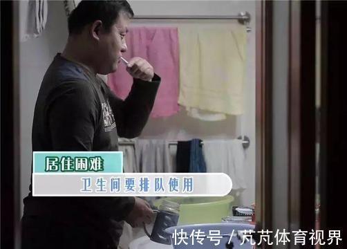 客厅|7口人挤43平小窝,老人睡客厅,爆改变9房,网友:卫生间头次见