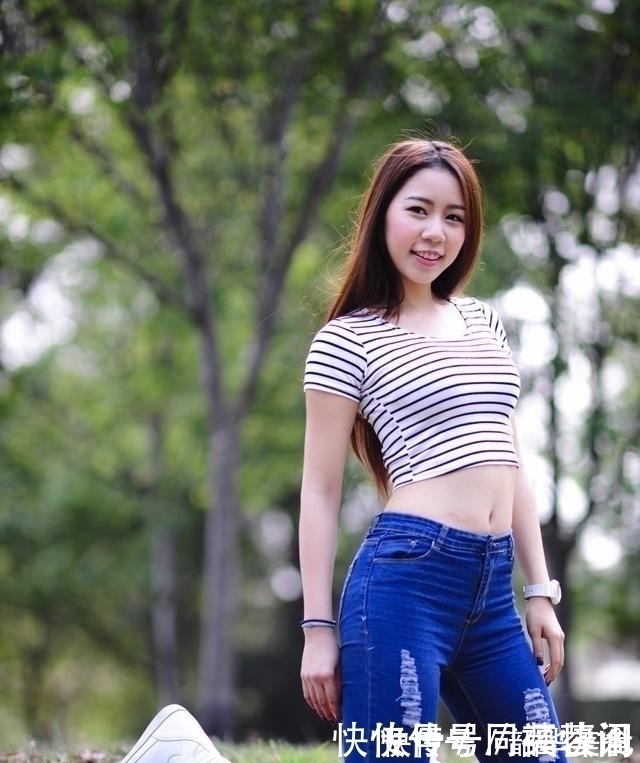 性感|紧身牛仔裤小姐姐凹凸有致,时尚性感,魅力十足!